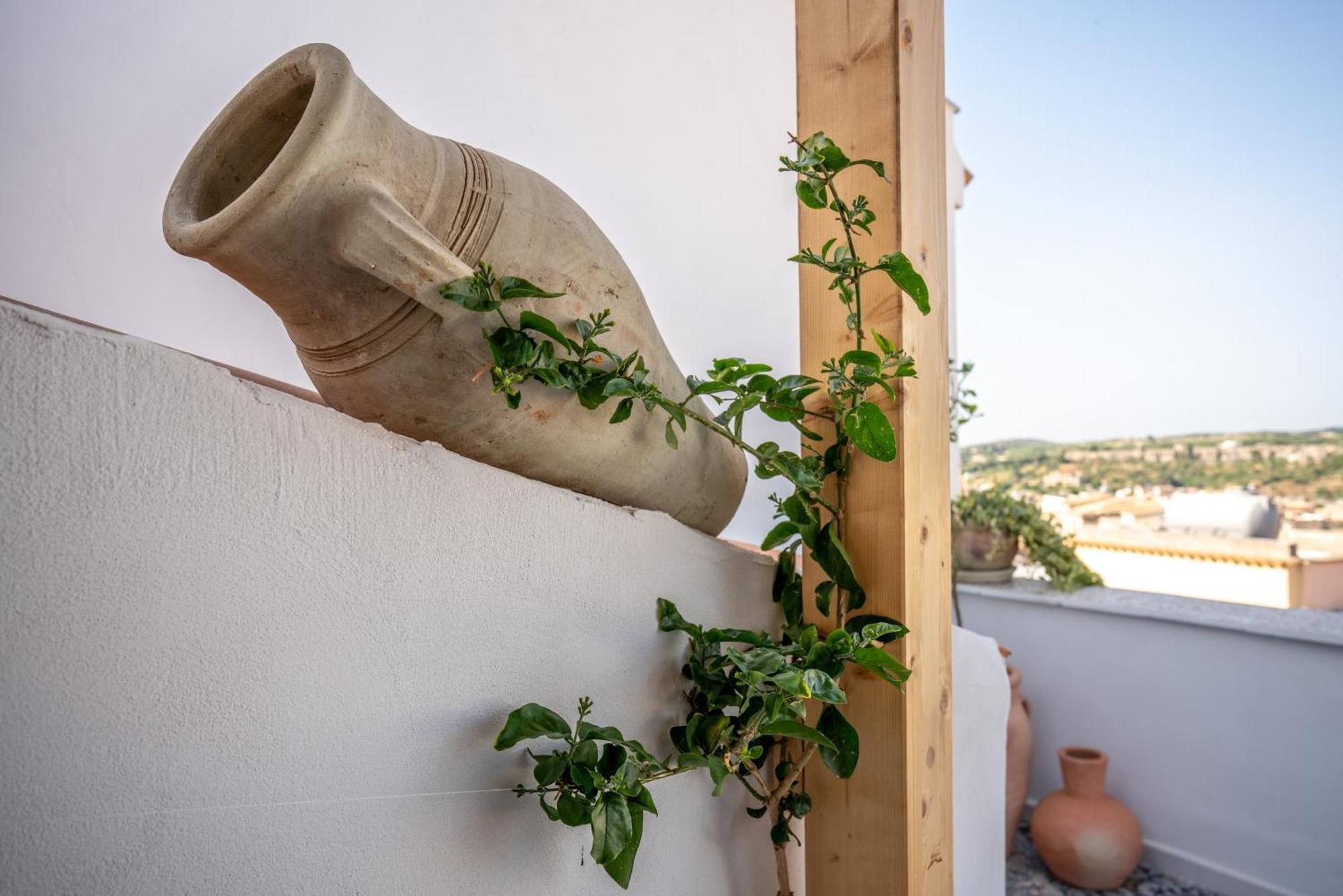 Apartamento Vico Larzio 6 "Terrazza Sul Vico" Noto Exterior foto